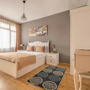 old-town-deluxe-flats.allantalyahotels.org/